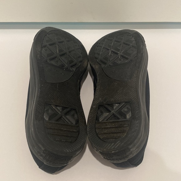 Black Converse - Picture 6 of 8